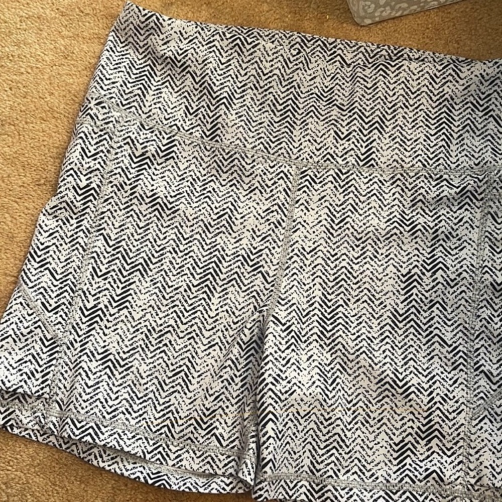 Senita Athletics Women’s Baseline Bike Shorts Herringbone Black/White Size L